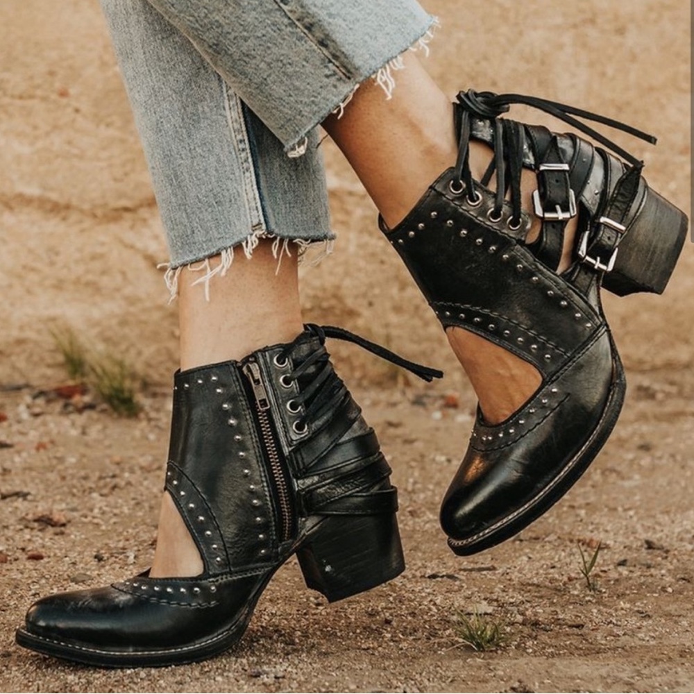 Freebirds Desert size 7 bootie